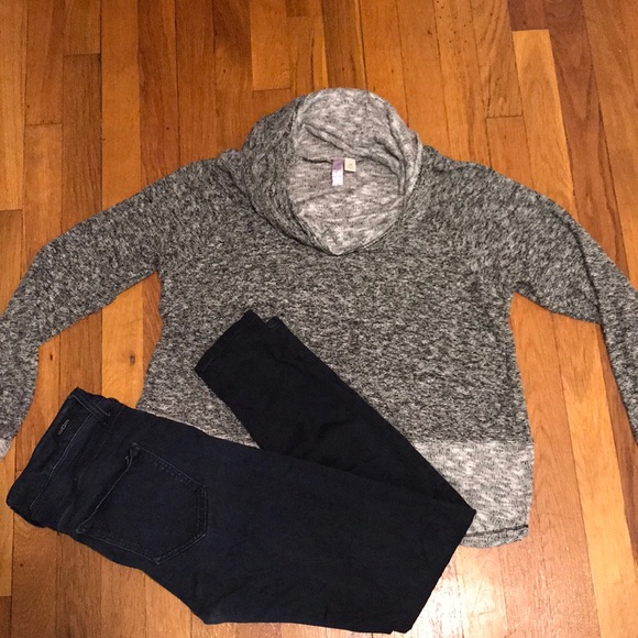 Knit cowl neck pullover - Picture 3 of 3